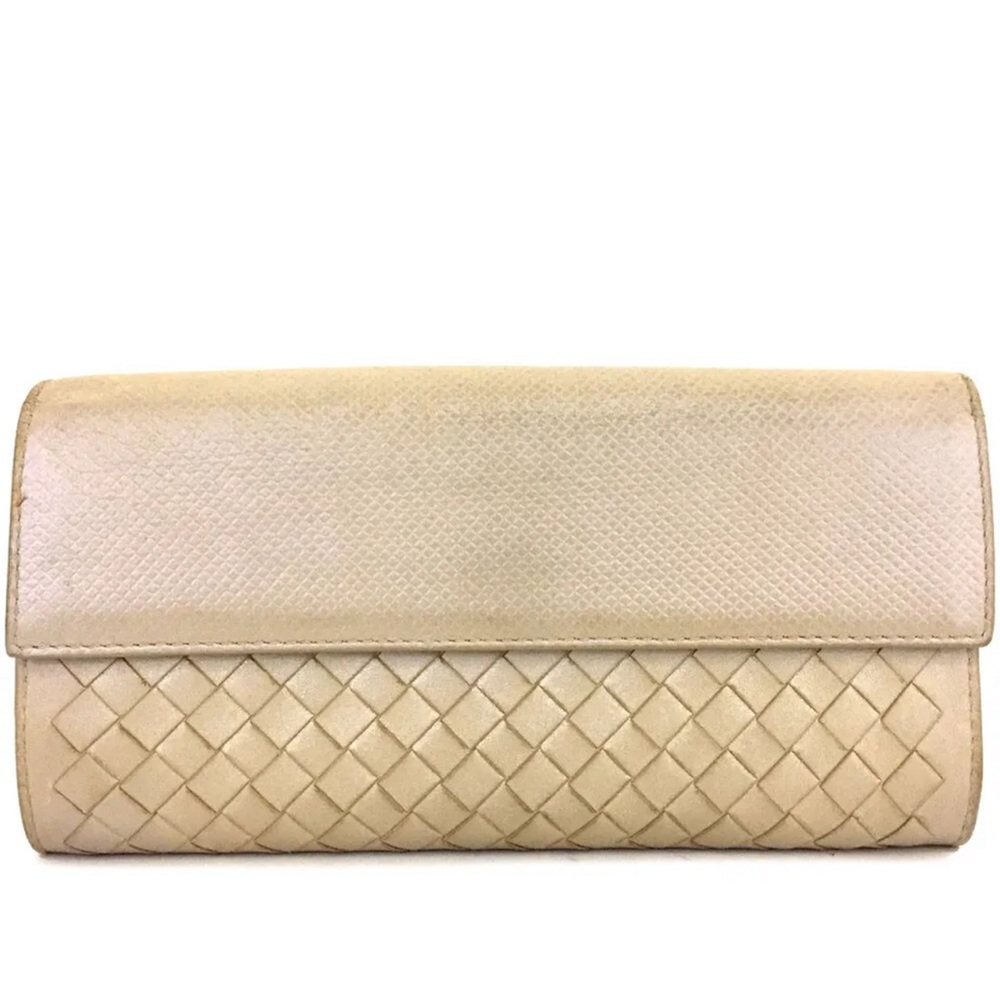 Beautiful cream leather Bottega Veneta wallet.